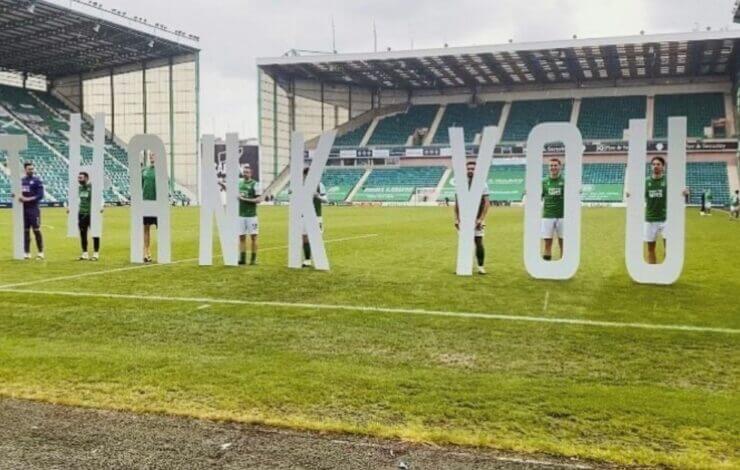 Hibernian FC players holding up Thank You sign