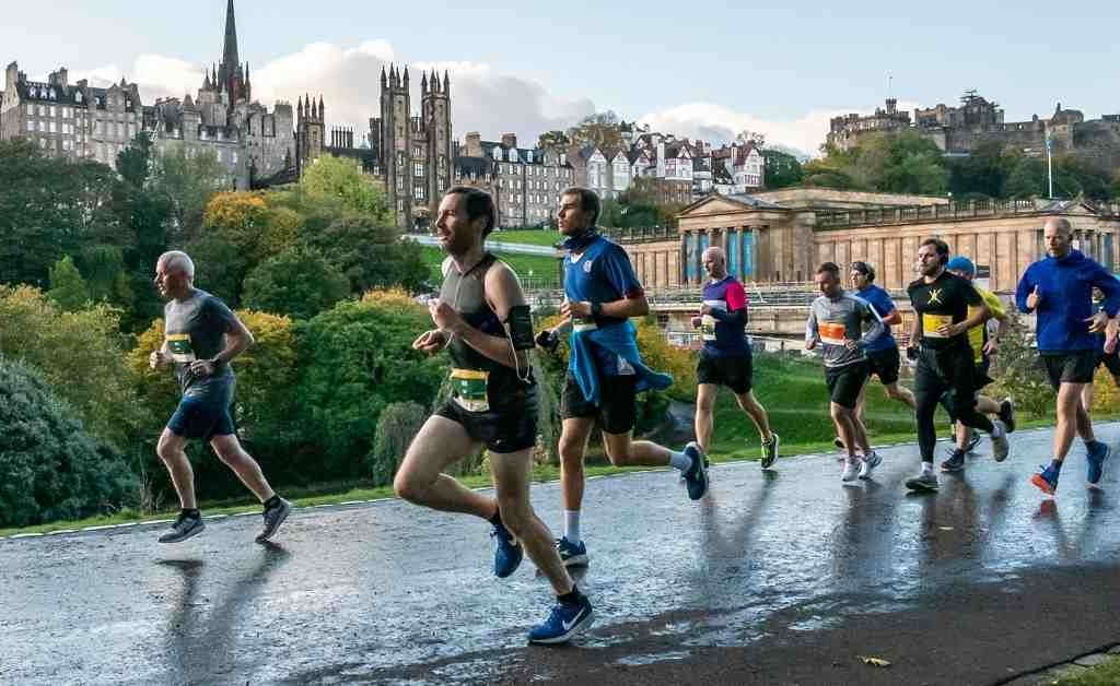 Mens 10K race running through Edinburgh City Centre